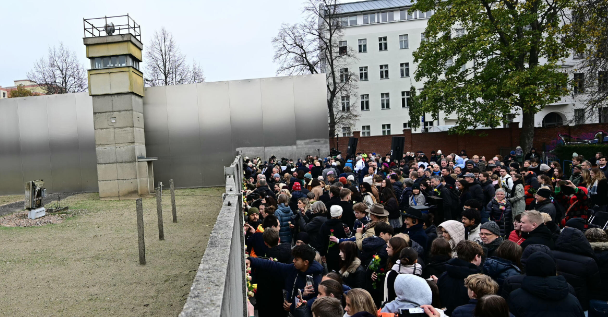 El Muro simbolizaba la división del mundo en un bloque oriental y otro occidental. © Tobias Schwarz / AFP