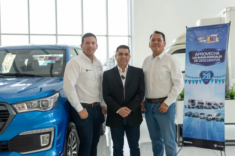 César Sandoval, Jefe Nacional Comercial de División Pesados, Miguel Cordero Gerente de Marca FOTON y Rodrigo Rendón, Representante de la Fábrica Foton en Bolivia