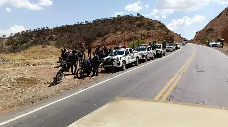 Los primeros puntos de bloqueo se establecieron alrededor de las 05:00 en el puente Ichilo y Pampa Grande (Santa Cruz), Cruce Vacas y Parotani (Cochabamba).