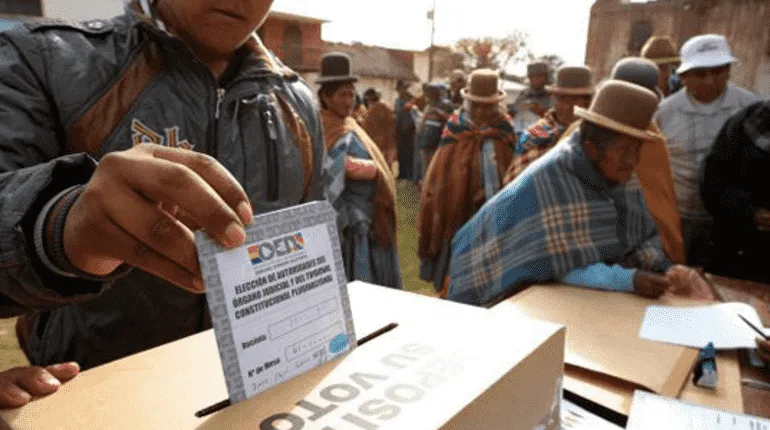 Hasta el 8 de diciembre se completará el armado de las cajas para los comicios.