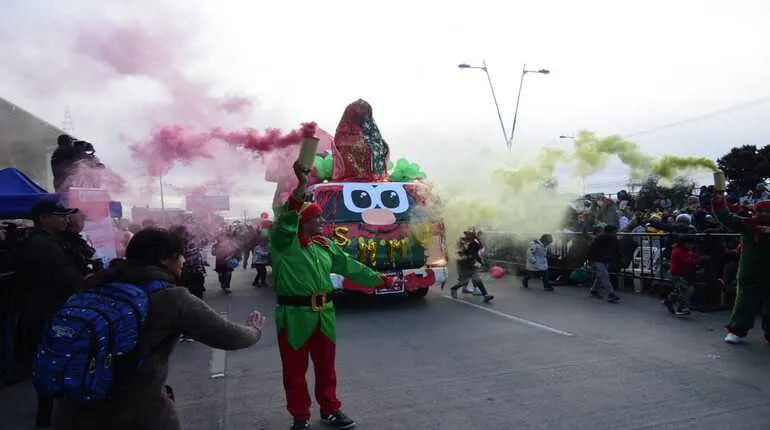 Las empresas,  universidades e  institutos regalaron  dulces y juguetes  a los niños.