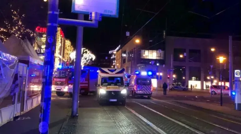 Al menos un muerto y decenas de heridos por atropello en mercado navideño en Alemania.