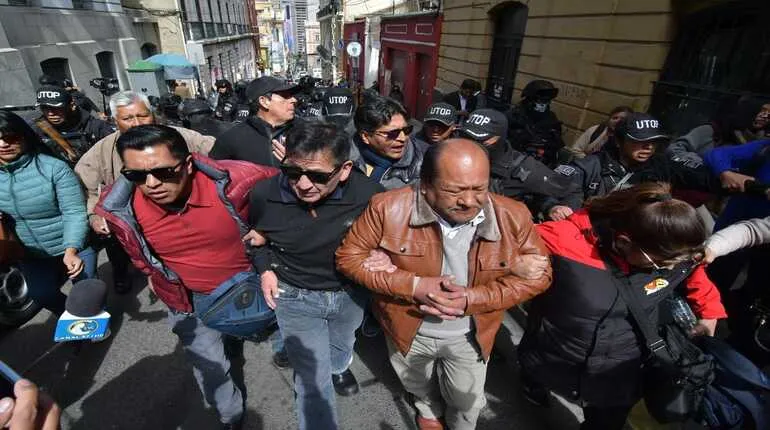 Dirigentes del magisterio fueron desalojados de plaza Murillo. Foto: APG
