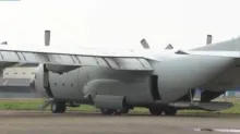 El avión C-130 listo para el bombardeo de nubes.