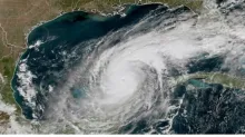 Florida en alerta: Milton trae riesgos de marejadas e inundaciones severas. Imagen muestra al huracán Milton en el Golfo de México, frente a la costa de la península de Yucatán, México, el martes 8 de octubre de 2024. (NOAA vía AP)